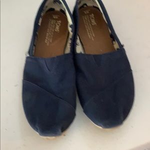 NWOT TOMS navy slip ons women’s 8
